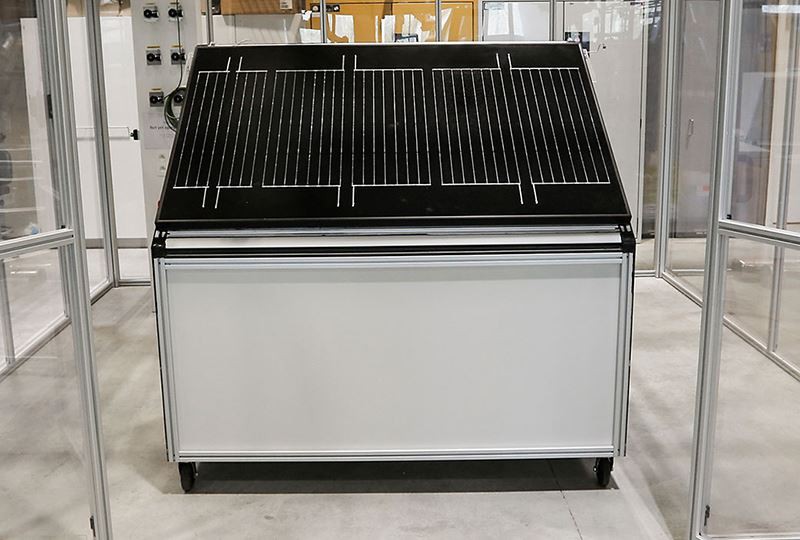 Solar Panel Splits Water To Produce Hydrogen