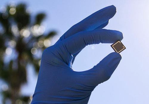 Sel Surya Si-perovskit Mencapai Rekor Efisiensi 25,2%